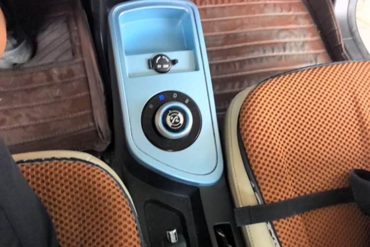 Used Brilliance Xinri i03A 2021 318 km 31.45 kWh Gear Lever