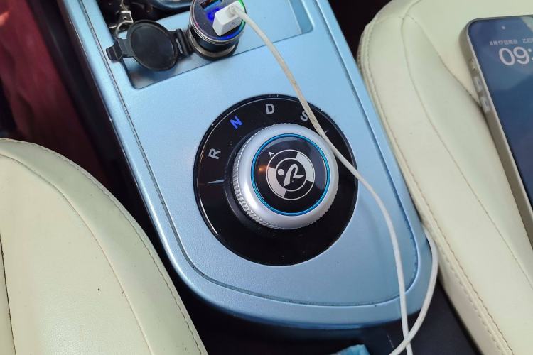 Used Brilliance Xinri i03A 2021 318 km 31.45 kWh Gear Lever