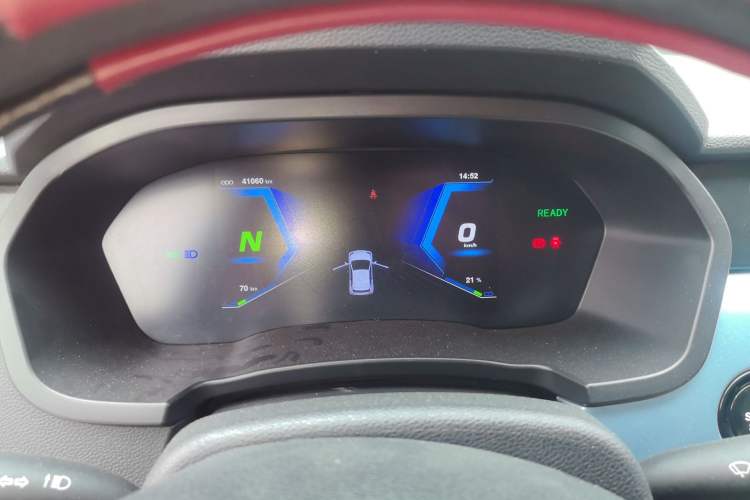 Used Brilliance Xinri i03A 2021 318 km 31.45 kWh Instrument Cluster