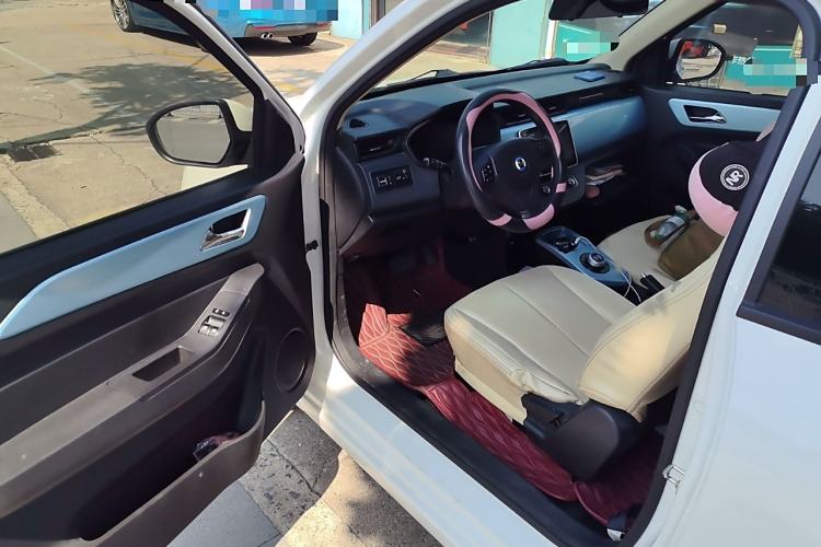 Used Brilliance Xinri i03A 2021 318 km 31.45 kWh Interior 3