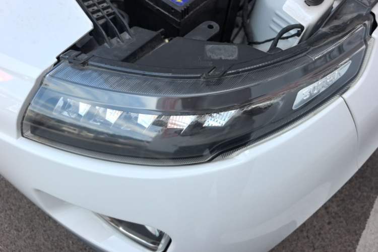 Used Brilliance Xinri i03A 2021 318 km 31.45 kWh Left Front Headlight