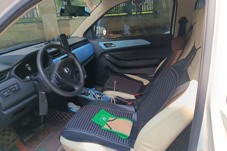 Used Brilliance Xinri i03A 2021 318 km 31.45 kWh Left Front Seat