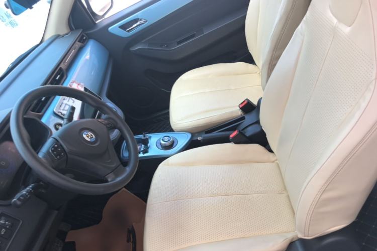 Used Brilliance Xinri i03A 2021 318 km 31.45 kWh Left Front Seat