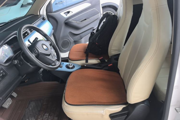 Used Brilliance Xinri i03A 2021 318 km 31.45 kWh Left Front Seat