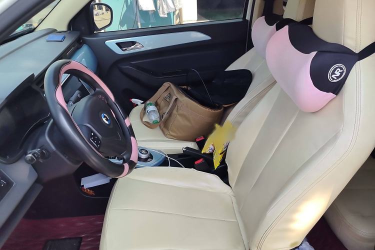 Used Brilliance Xinri i03A 2021 318 km 31.45 kWh Left Front Seat