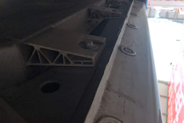 Used Brilliance Xinri i03A 2021 318 km 31.45 kWh Left Side Sill