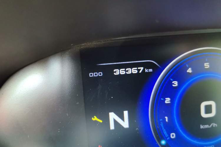Used Brilliance Xinri i03A 2021 318 km 31.45 kWh Odometer Close Up