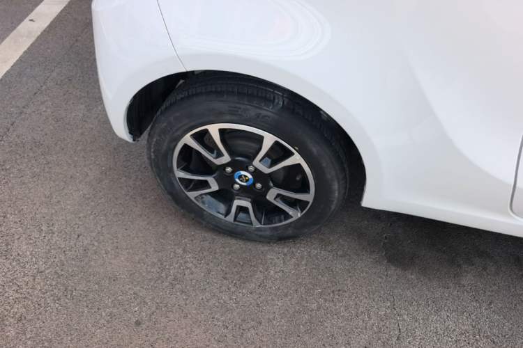 Used Brilliance Xinri i03A 2021 318 km 31.45 kWh Right Rear Wheel Hub