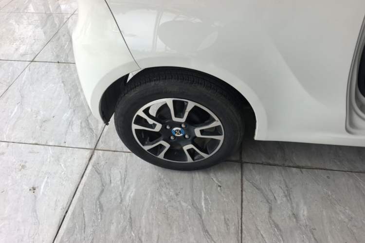 Used Brilliance Xinri i03A 2021 318 km 31.45 kWh Right Rear Wheel Hub