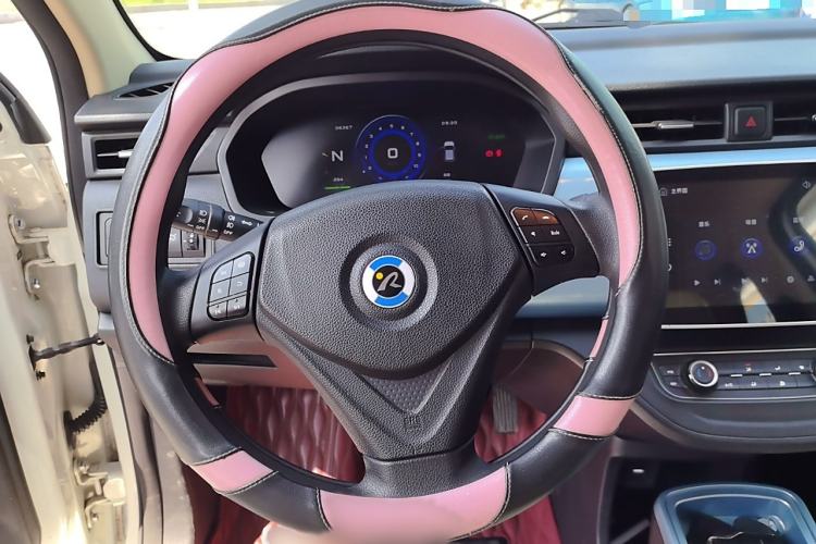 Used Brilliance Xinri i03A 2021 318 km 31.45 kWh Steering Wheel