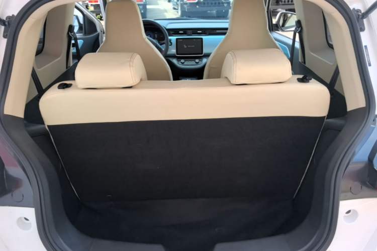 Used Brilliance Xinri i03A 2021 318 km 31.45 kWh Trunk