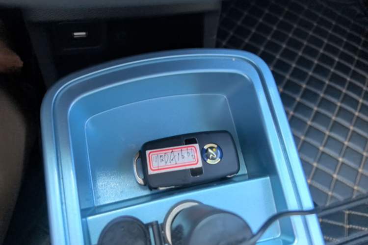 Used Brilliance Xinri i03A 2021 318 km 31.45 kWh Vehicle Key