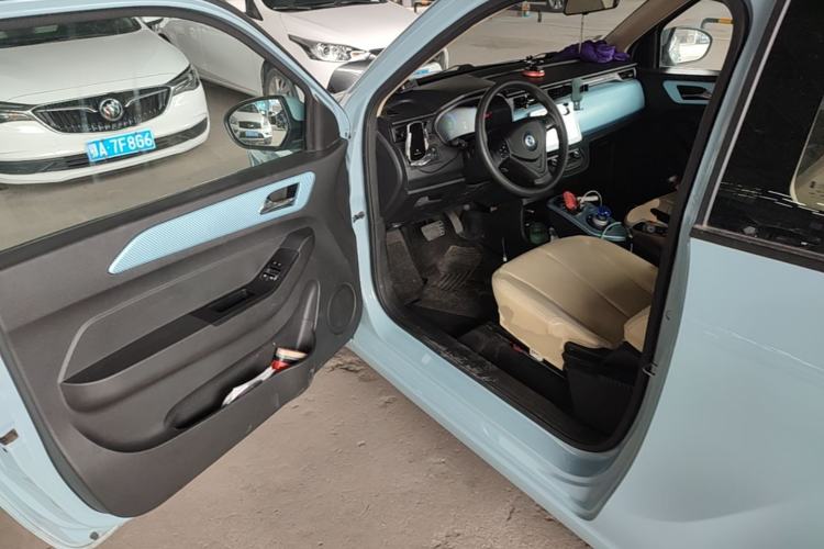 Used Brilliance Xinri i03A 2022 Rental Custom Edition Driver Seat