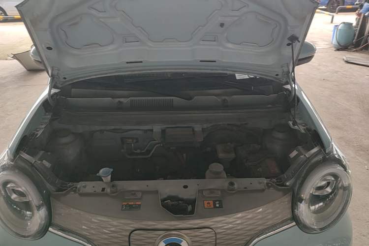 Used Brilliance Xinri i03A 2022 Rental Custom Edition Engine Bay