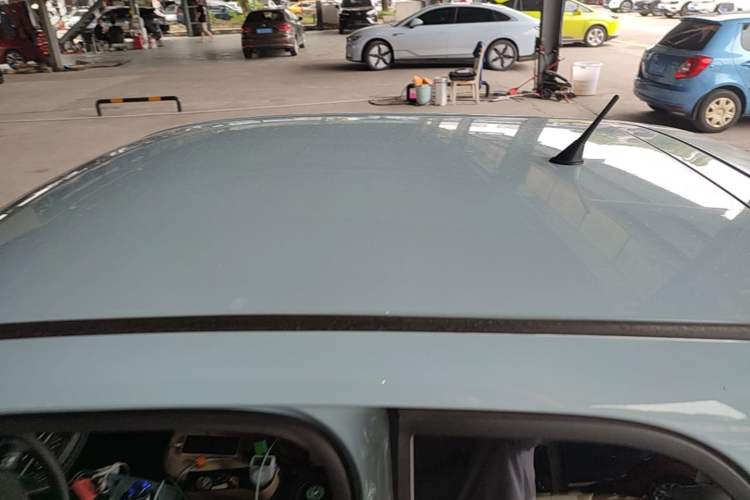 Used Brilliance Xinri i03A 2022 Rental Custom Edition Roof