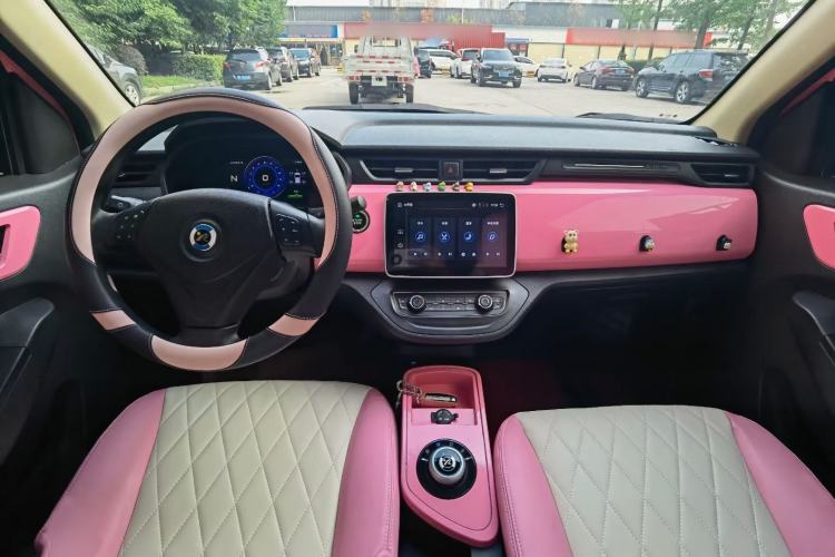 Used Brilliance Xinri i03A 2022 Rental Custom Edition Interior 1