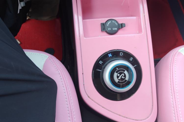 Used Brilliance Xinri i03A 2022 Rental Custom Edition Interior 4