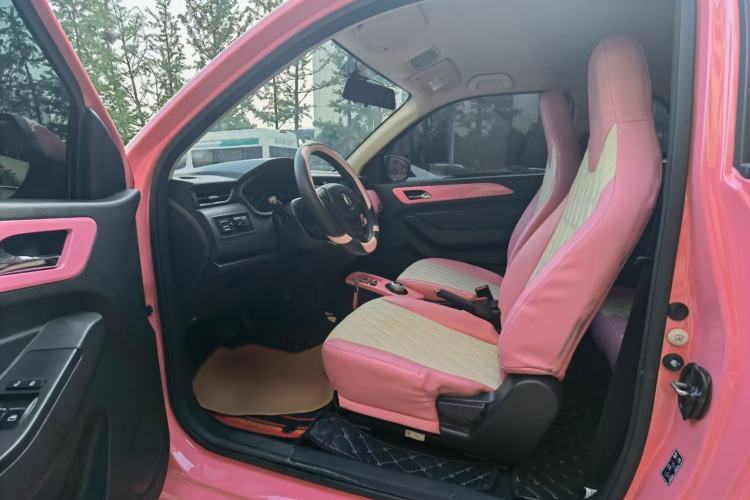 Used Brilliance Xinri i03A 2022 Rental Custom Edition Interior 5
