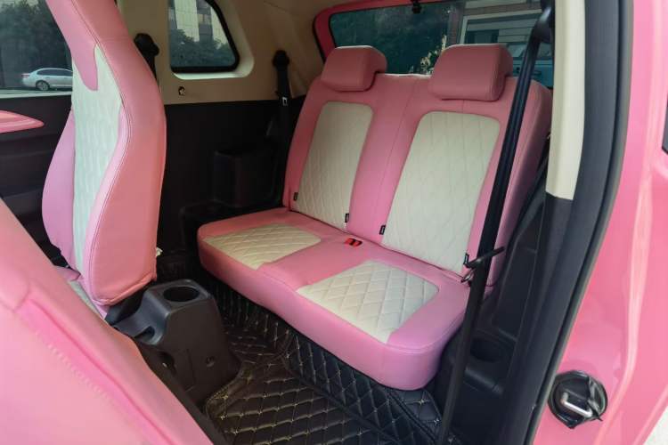 Used Brilliance Xinri i03A 2022 Rental Custom Edition Interior 6