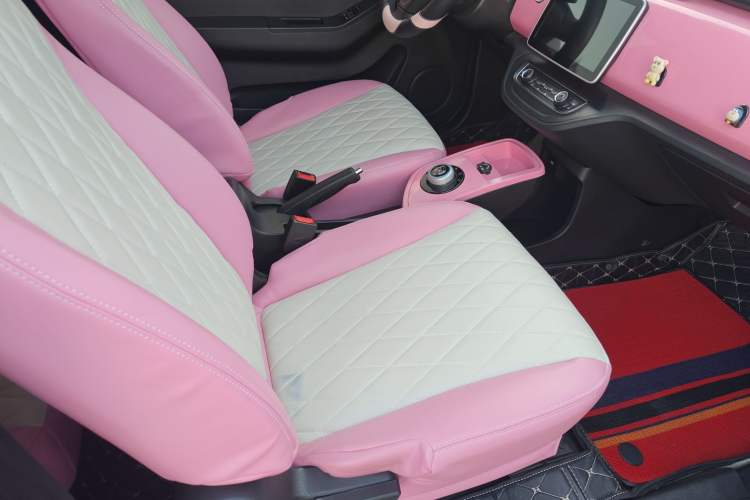 Used Brilliance Xinri i03A 2022 Rental Custom Edition Interior 8