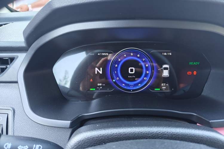 Used Brilliance Xinri i03A 2022 Rental Custom Edition Odometer Close Up