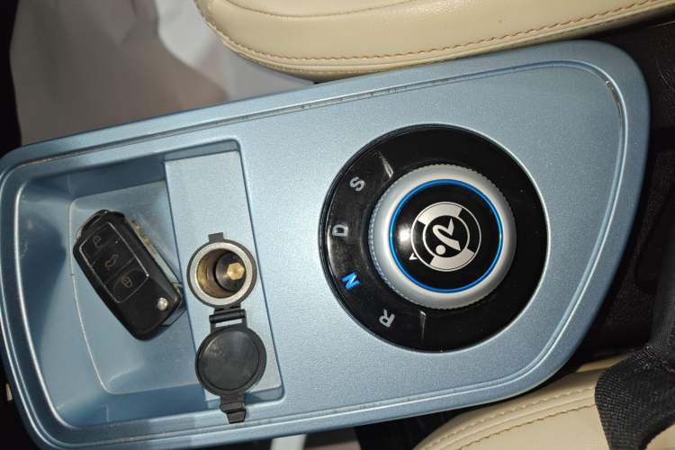 Used Brilliance Xinri i03A 2022 Online Ride-Hailing Custom Edition Gear Lever