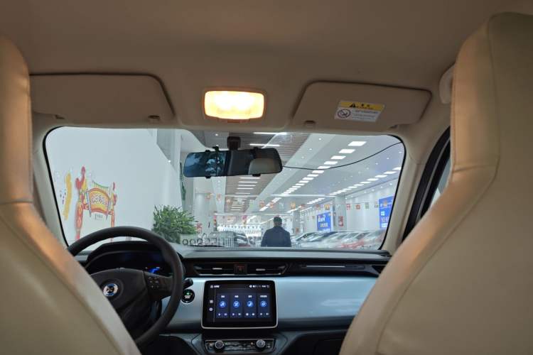Used Brilliance Xinri i03A 2022 Online Ride-Hailing Custom Edition Headliner