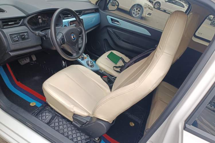 Used Brilliance Xinri i03A 2022 Rental Custom Edition Left Front Seat