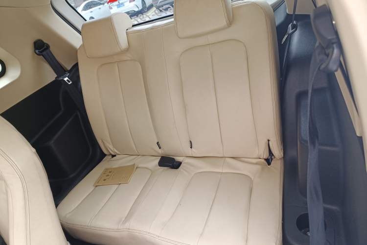 Used Brilliance Xinri i03A 2022 Rental Custom Edition Left Rear Seat