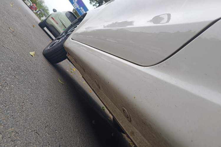 Used Brilliance Xinri i03A 2022 Rental Custom Edition Left Side Sill