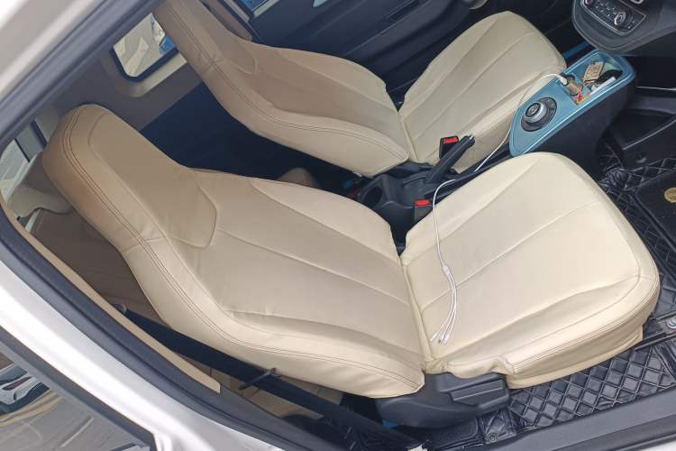 Used Brilliance Xinri i03A 2022 Rental Custom Edition Right Front Seat