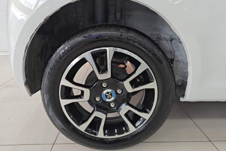 Used Brilliance Xinri i03A 2022 Online Ride-Hailing Custom Edition Right Rear Wheel Hub