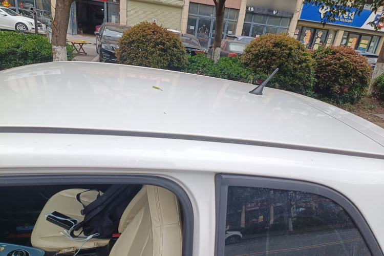 Used Brilliance Xinri i03A 2022 Rental Custom Edition Roof