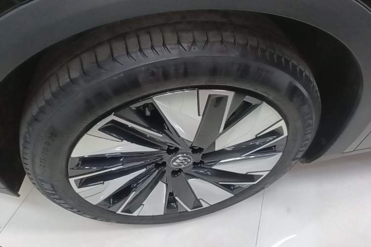 Used Buick Zijing E7 2026 Model, 1600 Ultra-Full-Option Turbo Version Left Front Wheel Hub