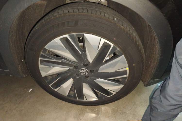 Used Buick Zijing E7 2026 Model, 1600 Ultra-Full-Option Turbo Version Right Front Wheel Hub