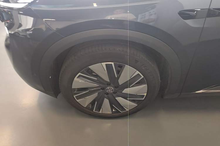 Used Buick Zijing E7 2026 Model, 1600 Ultra-Full-Option Turbo Version Left Front Wheel Hub