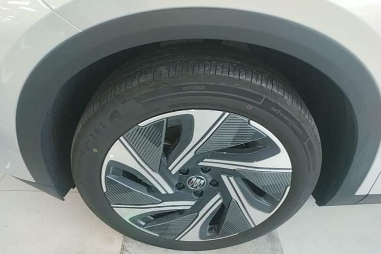 Used Buick Zijing E7 2026 Model, 1600 Full-Option Version Left Front Wheel Hub