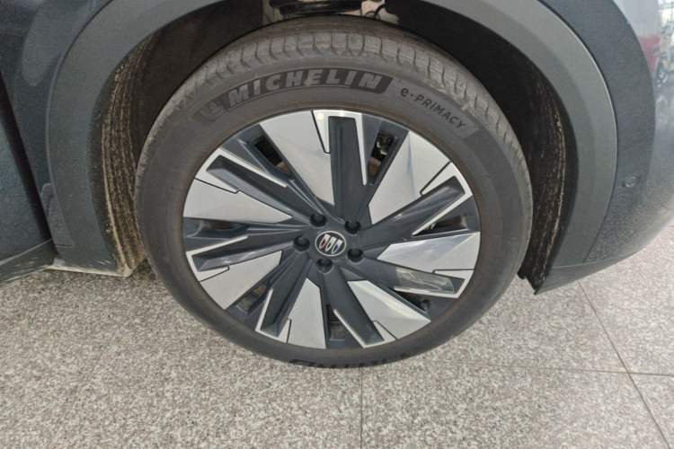Used Buick Zijing E7 2026 Model, 1600 Ultra-Full-Option Turbo Version Right Rear Wheel Hub