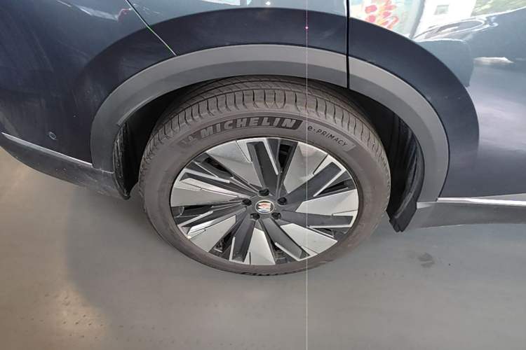 Used Buick Zijing E7 2026 Model, 1600 Ultra-Full-Option Turbo Version Right Rear Wheel Hub
