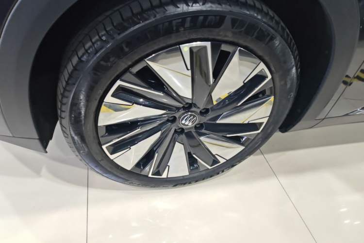 Used Buick Zijing E7 2026 Model, 1600 Ultra-Full-Option Turbo Version Left Front Wheel Hub