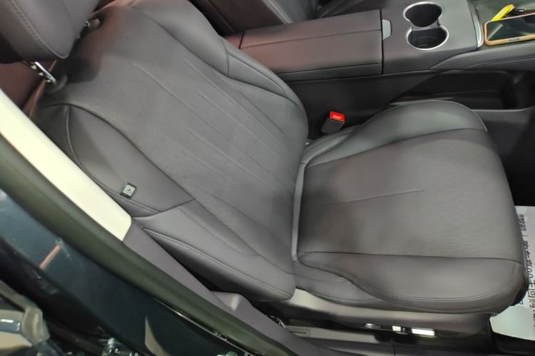 Used Buick Zijing E7 2026 Model, 1600 Ultra-Full-Option Turbo Version Right Front Seat
