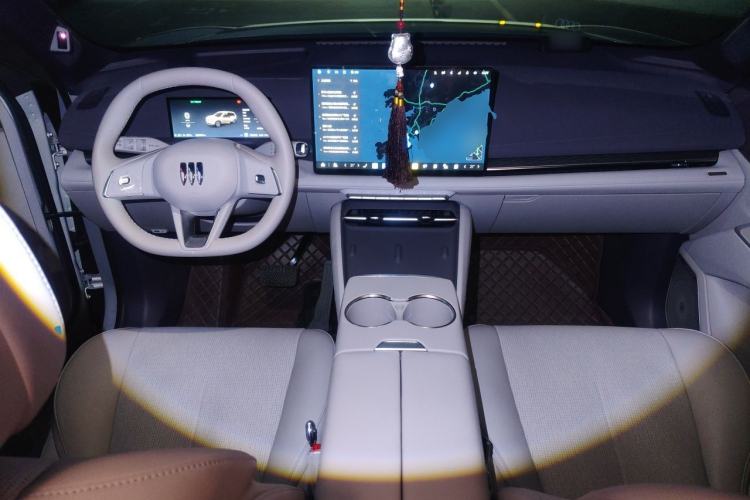 Used Buick Zijing E7 2026 Model, 1600 Ultra-Full-Option Turbo Version Center Console
