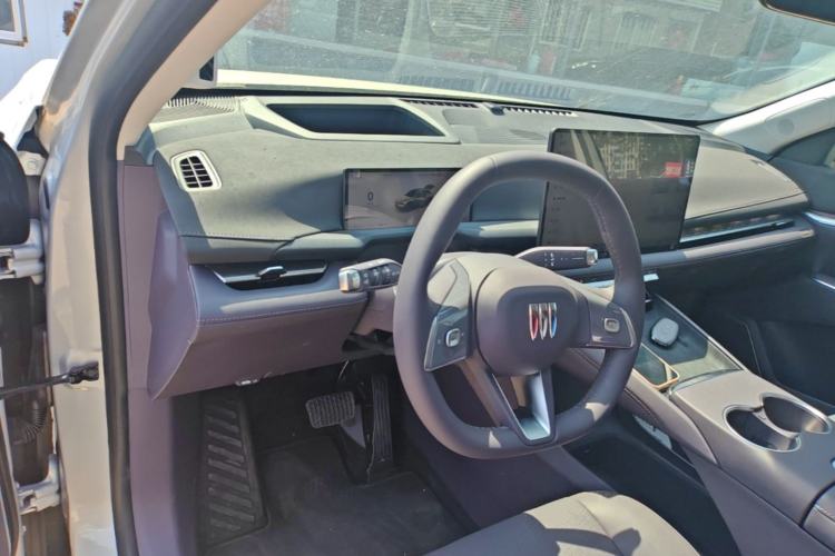 Used Buick Zijing E7 2026 Model, 1600 Ultra-Full-Option Turbo Version Center Console
