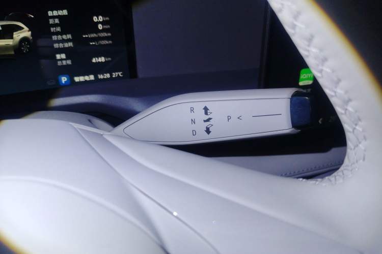 Used Buick Zijing E7 2026 Model, 1600 Ultra-Full-Option Turbo Version Gear Lever