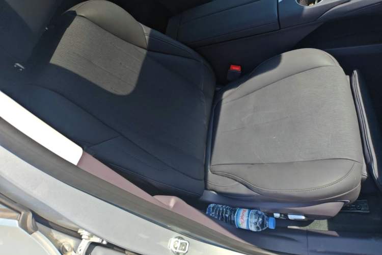 Used Buick Zijing E7 2026 Model, 1600 Ultra-Full-Option Turbo Version Right Front Seat