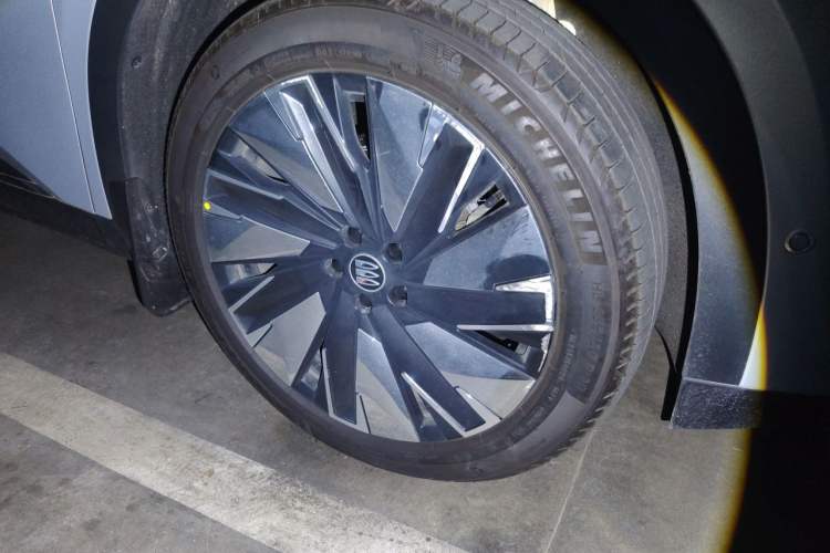 Used Buick Zijing E7 2026 Model, 1600 Ultra-Full-Option Turbo Version Right Front Wheel Hub
