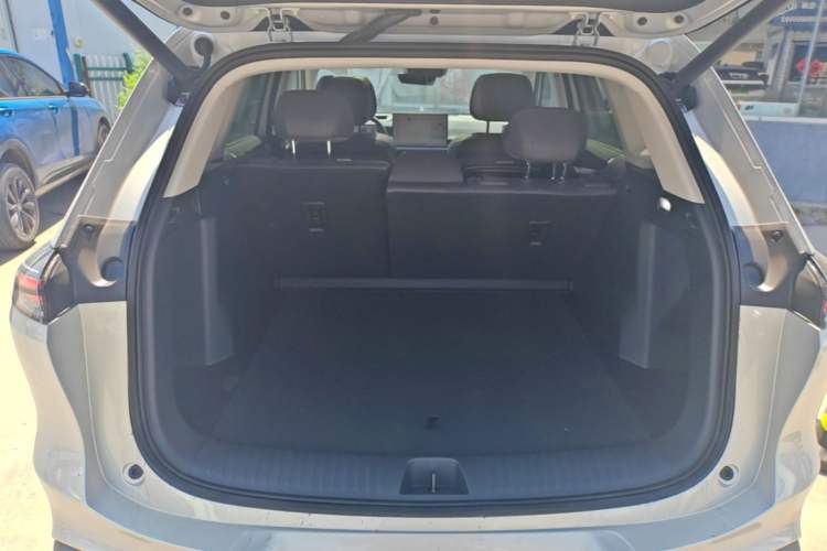 Used Buick Zijing E7 2026 Model, 1600 Ultra-Full-Option Turbo Version Trunk
