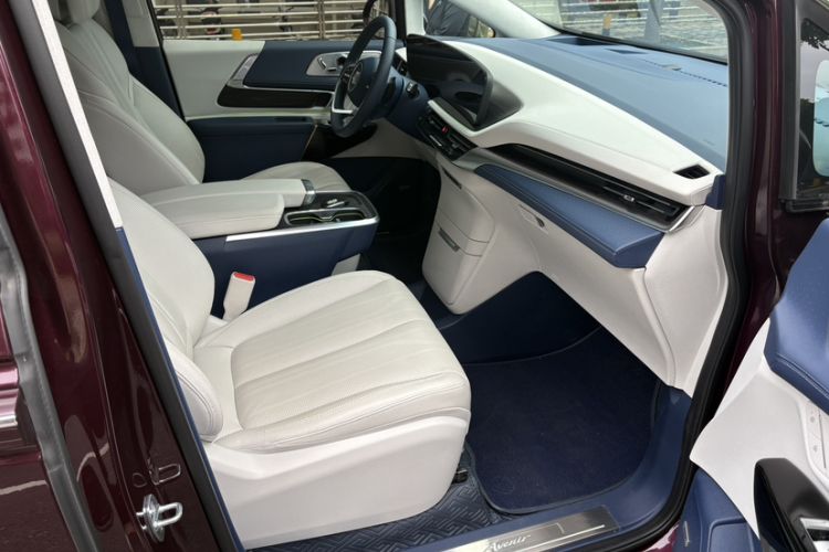 Used Buick Century 2023 2.0T Six-Seater Yinshi Edition Right Front Seat