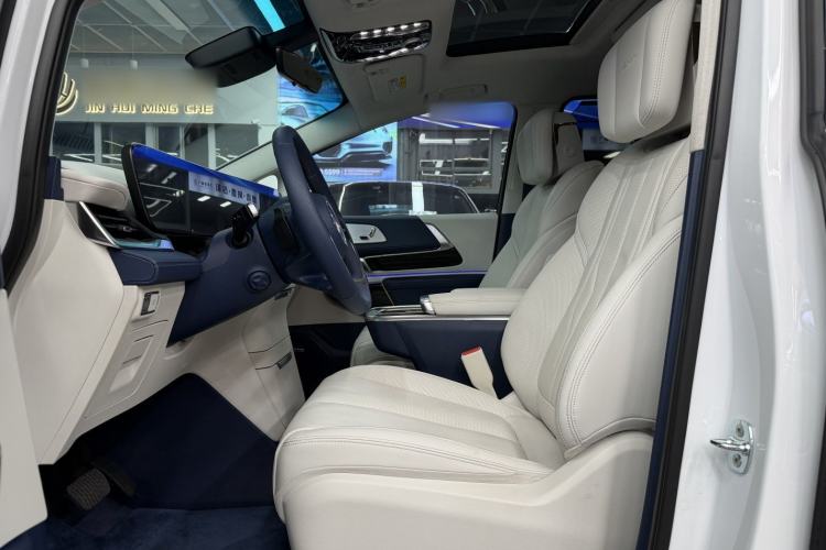 Used Buick Century 2025 2.0T Seven-Seater Yinshi Edition Interior 1