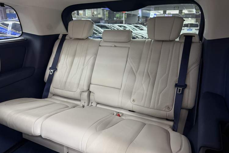 Used Buick Century 2025 2.0T Seven-Seater Yinshi Edition Interior 3